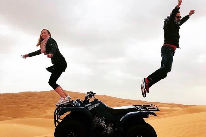 4hr Desert Safari: Sunset,Sunrise,Camel,Sand boarding,Inland Sea - Sandboarding from the high dunes