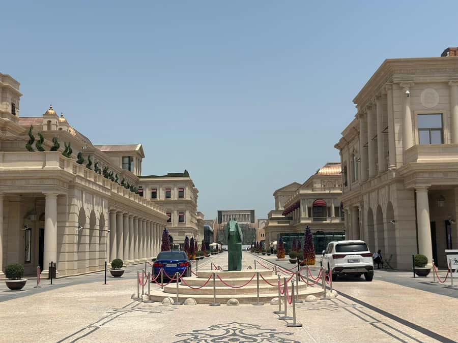 Discover the Best of Doha-City Tour & Traditional Dhow Ride - What the guide adds to the experience