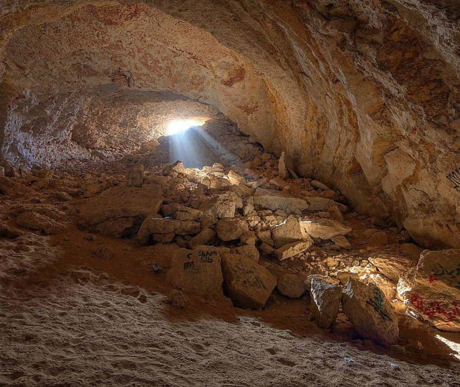 Doha: Guided Al Misfir Cave Tour - What the Guide Adds to the Cave