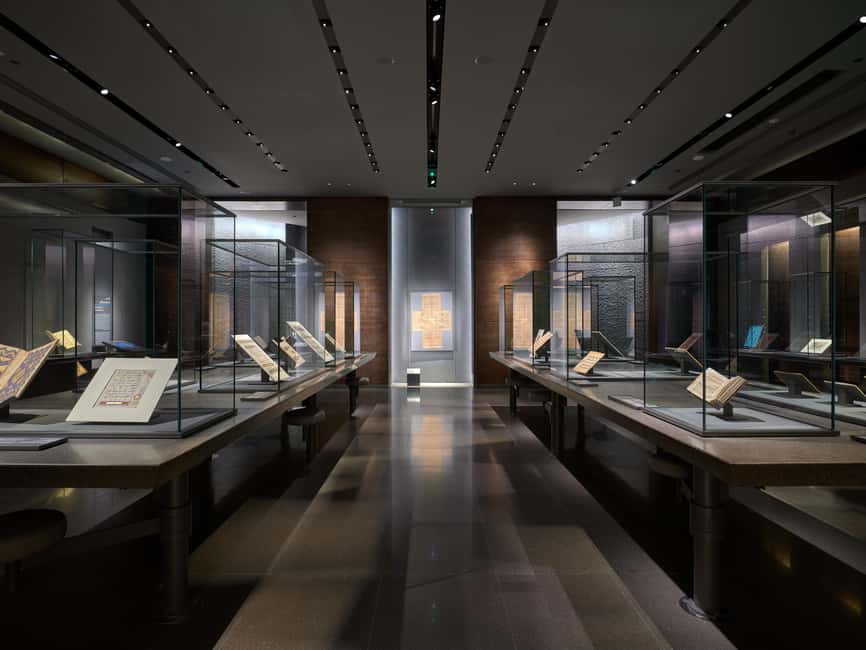 Doha: Museum of Islamic Art Admission Ticket - Using the QR audio guide without missing the art
