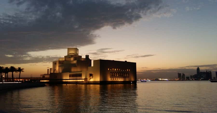 Doha Night Tour & Dhow Boat Cruise with Transfers - How the guides shape the evening