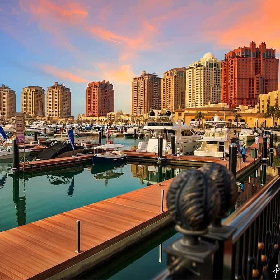 Doha: Pearl & Gewan Islands Food & Boat Tour with 7 Tastings - What the guide adds to the experience