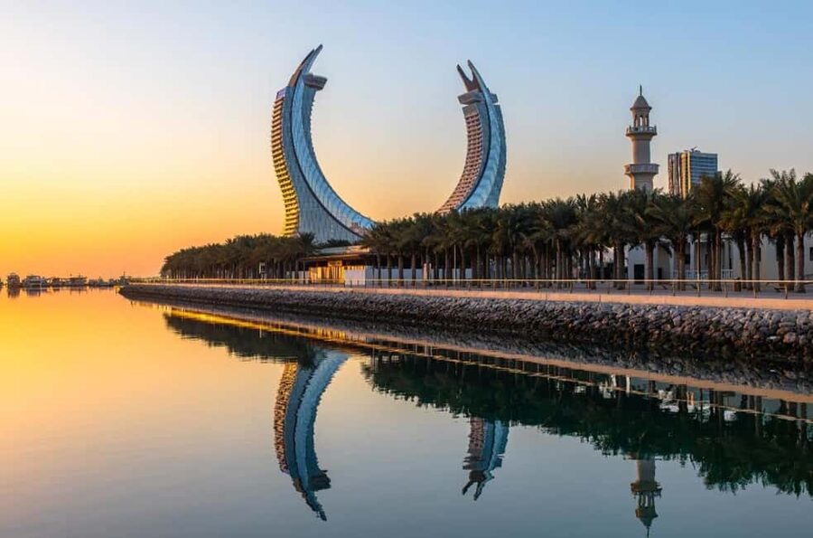 Doha: Professional Guided City Tour To All Main Attraction - Walking the Doha Corniche