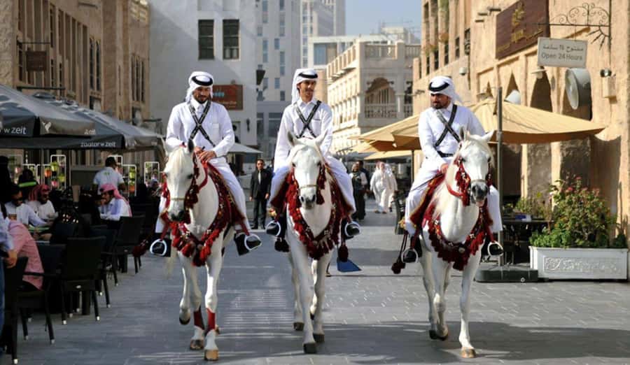 Doha Qatar: Layover City Tour (4-hours Doha Transit Tour) - Starting with Gulf views on the Doha Corniche