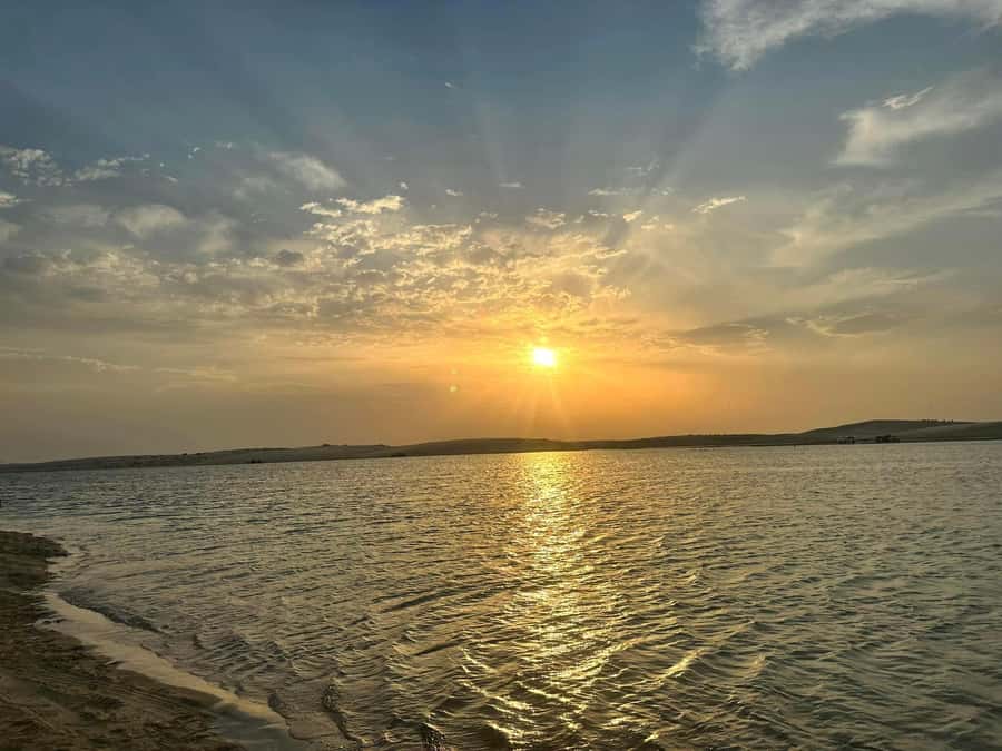Doha: Sunset desert tour with Camel Ride, Inland Sea & Tea - Why this Doha desert trip works well