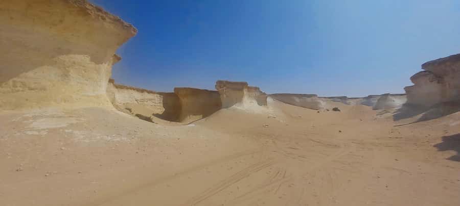 Doha: West Coast Qatar Tour, Sculptures, Camel Racing track - Zekreet’s rocks and the Mushroom Rock stop
