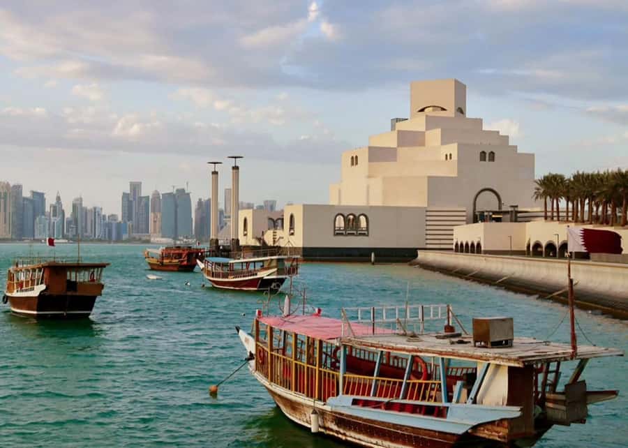 Doha:Wooden Dhow Dinner Cruise with Tea, Arabic Coffee/Dates - What the 50 to 60 minute route feels like