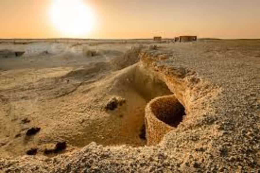 Explore Zekreet: Richard Serra Art & Mushroom Rock Wonders - Key points at a glance
