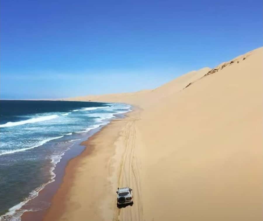 From Doha: Inland Sea Desert Safari with All Activities - The main event: dune bashing in a Land Cruiser