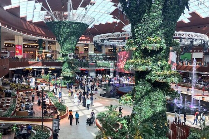 Mall of Qatar shopping tour - The revolving stage and weekly entertainment