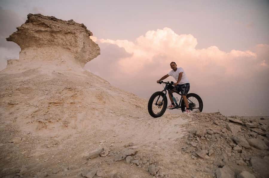 Qatar: Combo Tour of the North and West with Pickup - Zekreet and its umbrella-shaped rock