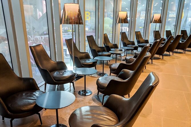 Qatar: Doha Hamad International Airport (DOH) Al Maha Lounge - Wi-Fi, flight information, and practical airport comforts