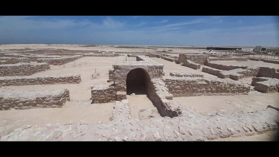 Qatar:North Tour, Purple island, zubara Fort, Jumail village - Purple Island’s purple soil and burial mounds