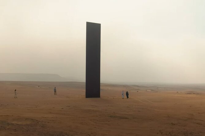 West Of Qatar, Mushroom Rocks, Camel Racing Track, Richard Serra - Key points at a glance